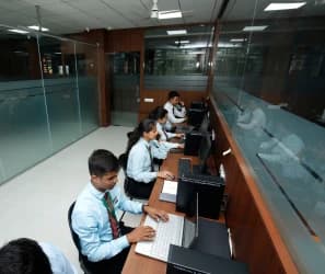 Students at work in the IIEBM analytics and finance lab